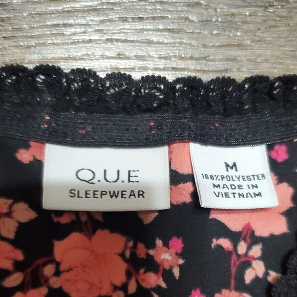 Que Pink and Black Floral Rose Lightweight V-Neck 3/4 Sleeve Nightie - Picture 2 of 9